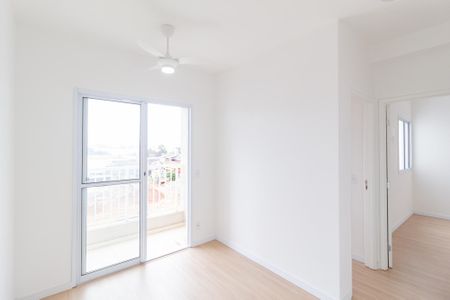 Sala de apartamento para alugar com 2 quartos, 49m² em Quitaúna, Osasco