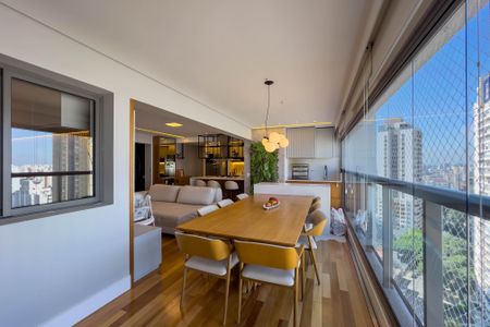 Apartamento à venda com 110m², 3 quartos e 2 vagas Apartamento à venda com 110m², 3 quartos e 2 vagasVaranda