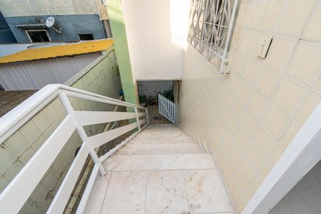 Casa à venda com 78m², 2 quartos e sem vaga Casa à venda com 78m², 2 quartos e sem vagaÁrea comum - Escada de acesso
