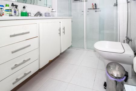 Apartamento à venda com 135m², 3 quartos e 1 vaga Apartamento à venda com 135m², 3 quartos e 1 vagaBanheiro