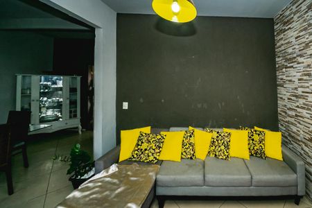 Casa à venda com 4 quartos, 377m² em Floramar, Belo Horizonte