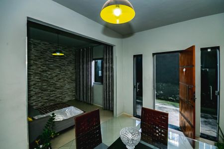 Casa à venda com 4 quartos, 377m² em Floramar, Belo Horizonte