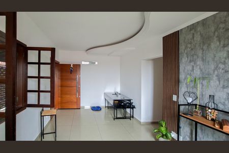 Casa à venda com 3 quartos, 300m² em Santa Efigênia, Belo Horizonte