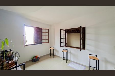 Casa à venda com 3 quartos, 300m² em Santa Efigênia, Belo Horizonte