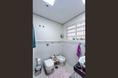 Casa à venda com 170m², 3 quartos e 3 vagasBanheiro da Suíte 1