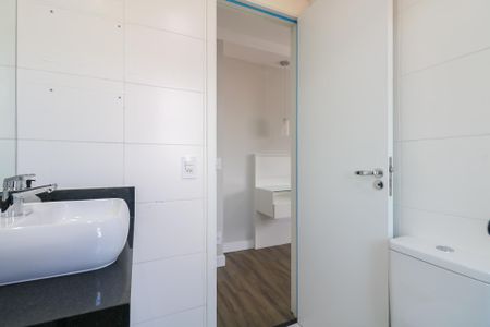Apartamento à venda com 64m², 2 quartos e 2 vagas Apartamento à venda com 64m², 2 quartos e 2 vagasBanheiro da Suíte