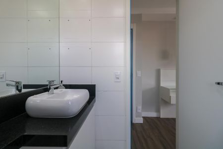 Apartamento à venda com 64m², 2 quartos e 2 vagas Apartamento à venda com 64m², 2 quartos e 2 vagasBanheiro da Suíte