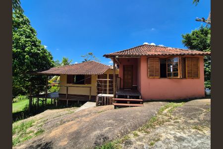 Casa para alugar com 200m², 2 quartos e 10 vagasFachada