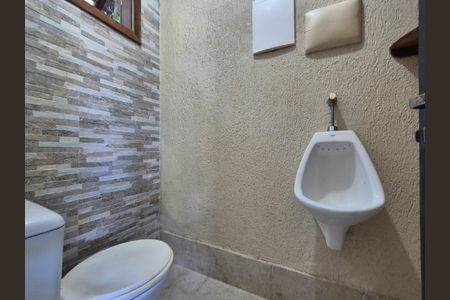 Casa para alugar com 200m², 2 quartos e 10 vagasBanheiro Área externa