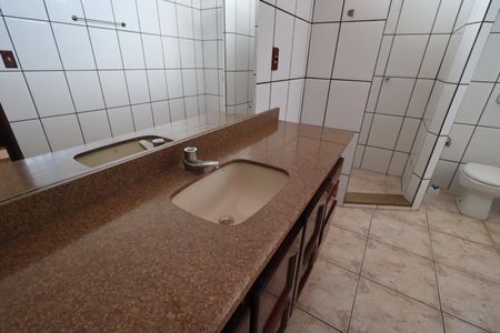 Casa para alugar com 550m², 3 quartos e 3 vagasBanheiro