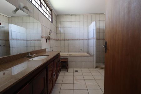 Casa para alugar com 550m², 3 quartos e 3 vagasBanheiro da Suíte
