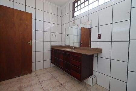 Casa para alugar com 550m², 3 quartos e 3 vagasBanheiro