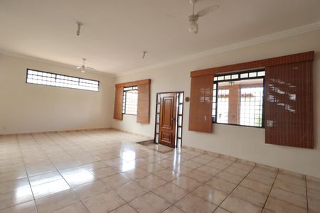 Casa para alugar com 550m², 3 quartos e 3 vagasSala