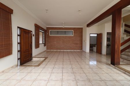 Casa para alugar com 550m², 3 quartos e 3 vagasSala
