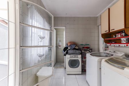 Casa de condomínio à venda com 350m², 4 quartos e 4 vagas Casa de condomínio à venda com 350m², 4 quartos e 4 vagasLavanderia