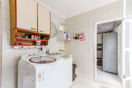 Casa de condomínio à venda com 350m², 4 quartos e 4 vagas Casa de condomínio à venda com 350m², 4 quartos e 4 vagasLavanderia