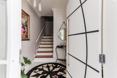 Casa de condomínio à venda com 350m², 4 quartos e 4 vagas Casa de condomínio à venda com 350m², 4 quartos e 4 vagasCorredor Entrada