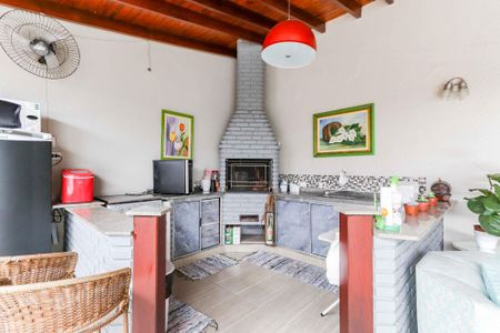 Casa de condomínio à venda com 350m², 4 quartos e 4 vagas Casa de condomínio à venda com 350m², 4 quartos e 4 vagasÁrea gourmet