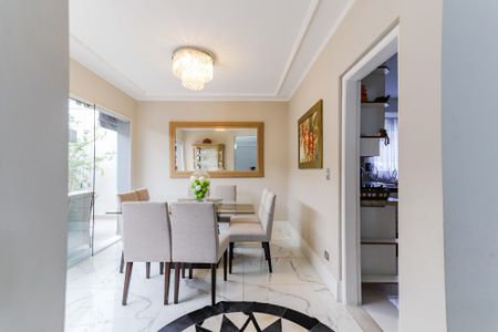 Casa de condomínio à venda com 350m², 4 quartos e 4 vagas Casa de condomínio à venda com 350m², 4 quartos e 4 vagasSala de Jantar