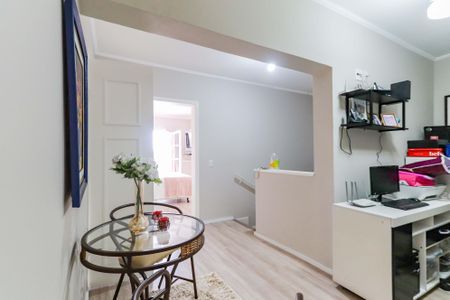 Casa de condomínio à venda com 350m², 4 quartos e 4 vagas Casa de condomínio à venda com 350m², 4 quartos e 4 vagasEscritório - Suítes