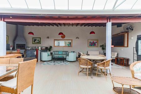 Casa de condomínio à venda com 350m², 4 quartos e 4 vagas Casa de condomínio à venda com 350m², 4 quartos e 4 vagasÁrea gourmet