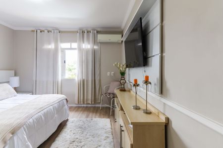 Casa de condomínio à venda com 350m², 4 quartos e 4 vagas Casa de condomínio à venda com 350m², 4 quartos e 4 vagasSuíte 01