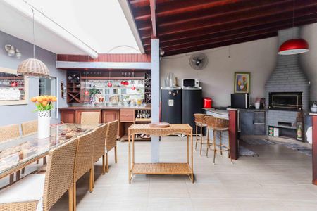 Casa de condomínio à venda com 350m², 4 quartos e 4 vagas Casa de condomínio à venda com 350m², 4 quartos e 4 vagasÁrea gourmet