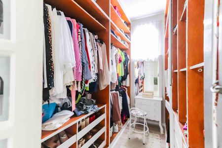 Casa de condomínio à venda com 350m², 4 quartos e 4 vagas Casa de condomínio à venda com 350m², 4 quartos e 4 vagasSuíte 01