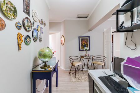 Casa de condomínio à venda com 350m², 4 quartos e 4 vagas Casa de condomínio à venda com 350m², 4 quartos e 4 vagasEscritório - Suítes