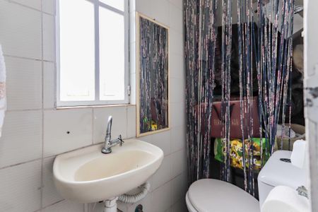 Casa de condomínio à venda com 350m², 4 quartos e 4 vagas Casa de condomínio à venda com 350m², 4 quartos e 4 vagasBanheiro de serviço