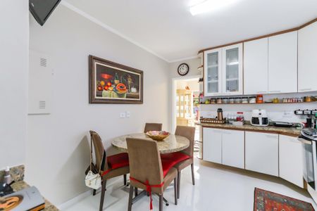 Casa de condomínio à venda com 350m², 4 quartos e 4 vagas Casa de condomínio à venda com 350m², 4 quartos e 4 vagasCozinha