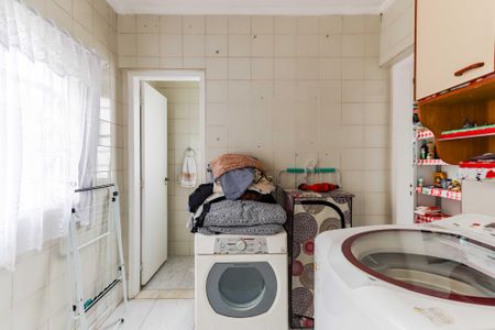 Casa de condomínio à venda com 350m², 4 quartos e 4 vagas Casa de condomínio à venda com 350m², 4 quartos e 4 vagasLavanderia