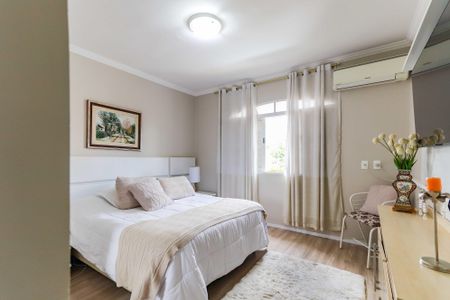 Casa de condomínio à venda com 350m², 4 quartos e 4 vagas Casa de condomínio à venda com 350m², 4 quartos e 4 vagasSuíte 01