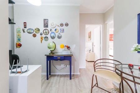 Casa de condomínio à venda com 350m², 4 quartos e 4 vagas Casa de condomínio à venda com 350m², 4 quartos e 4 vagasEscritório - Suítes