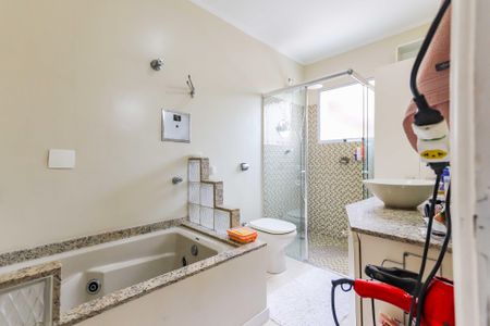 Casa de condomínio à venda com 350m², 4 quartos e 4 vagas Casa de condomínio à venda com 350m², 4 quartos e 4 vagasSuíte 01