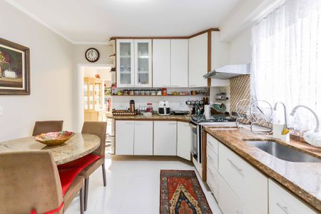 Casa de condomínio à venda com 350m², 4 quartos e 4 vagas Casa de condomínio à venda com 350m², 4 quartos e 4 vagasCozinha