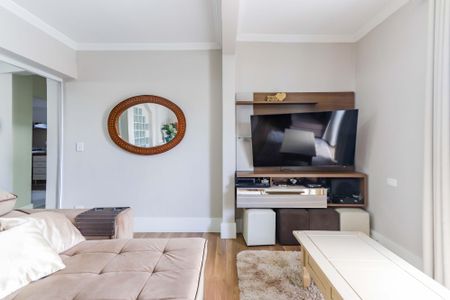 Casa de condomínio à venda com 350m², 4 quartos e 4 vagas Casa de condomínio à venda com 350m², 4 quartos e 4 vagasSala de TV