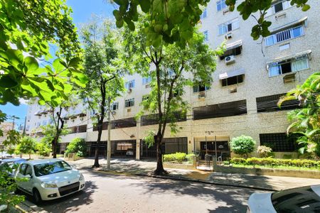 Apartamento para alugar com 66m², 2 quartos e 1 vagaFachada do Condomínio 