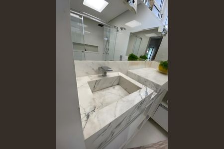 Apartamento para alugar com 200m², 3 quartos e 2 vagas