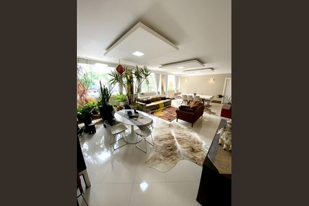 Apartamento para alugar com 200m², 3 quartos e 2 vagas