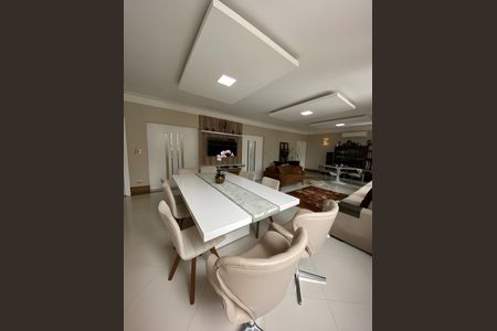 Apartamento para alugar com 200m², 3 quartos e 2 vagas