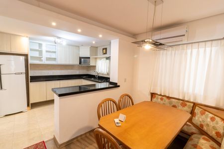 Cozinha de apartamento à venda com 2 quartos, 60m² em Menino Deus, Porto Alegre