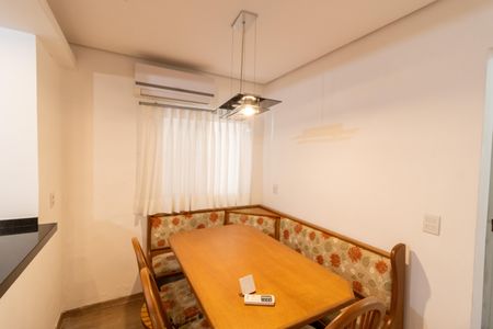 Cozinha de apartamento à venda com 2 quartos, 60m² em Menino Deus, Porto Alegre