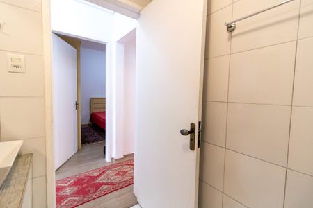 Banheiro de apartamento à venda com 2 quartos, 60m² em Menino Deus, Porto Alegre