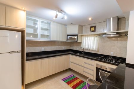 Cozinha de apartamento à venda com 2 quartos, 60m² em Menino Deus, Porto Alegre