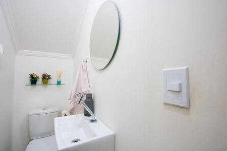 Casa à venda com 235m², 2 quartos e 8 vagasLavabo