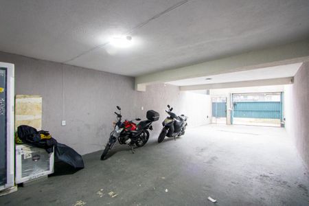 Casa à venda com 235m², 2 quartos e 8 vagasGaragem