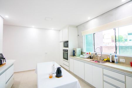 Casa à venda com 235m², 2 quartos e 8 vagasCozinha