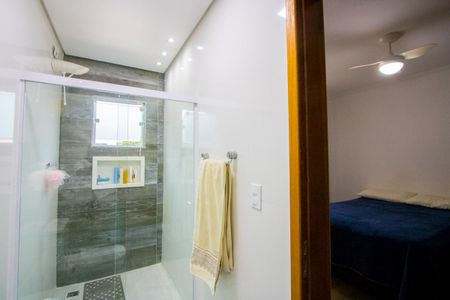 Casa à venda com 235m², 2 quartos e 8 vagasBanheiro do quarto 1