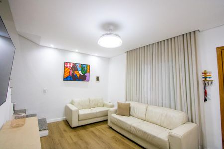 Casa à venda com 235m², 2 quartos e 8 vagasSala